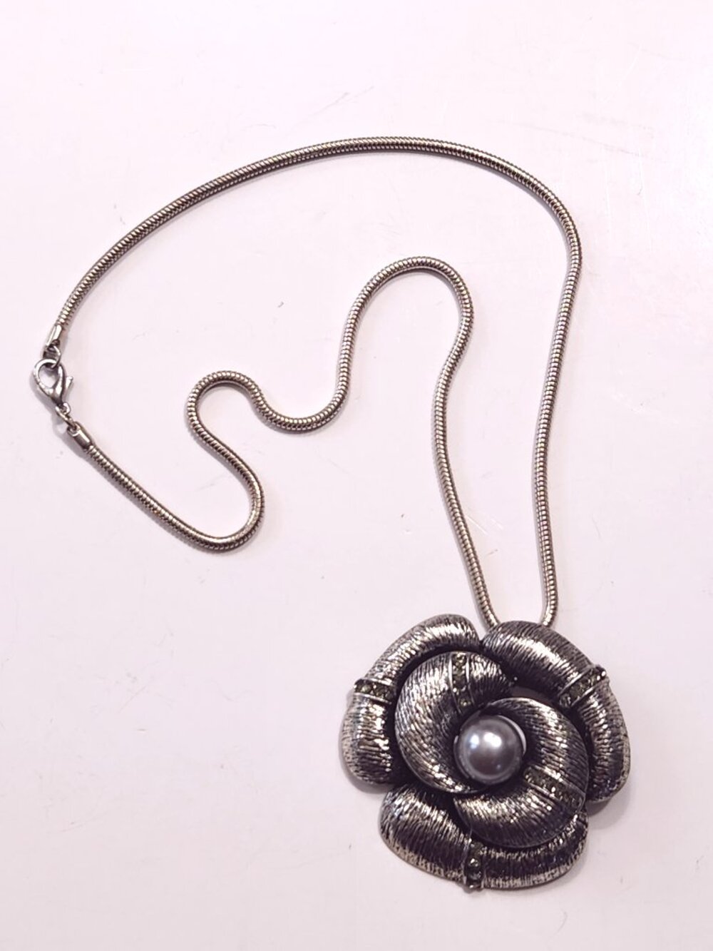 Gianni Bini GB Vtg Textured Flower Pearl Rhinestone Pendant Necklace Y2K